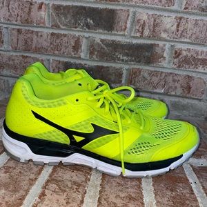 Men’s Mizuno synchro running shoe yellow size 11